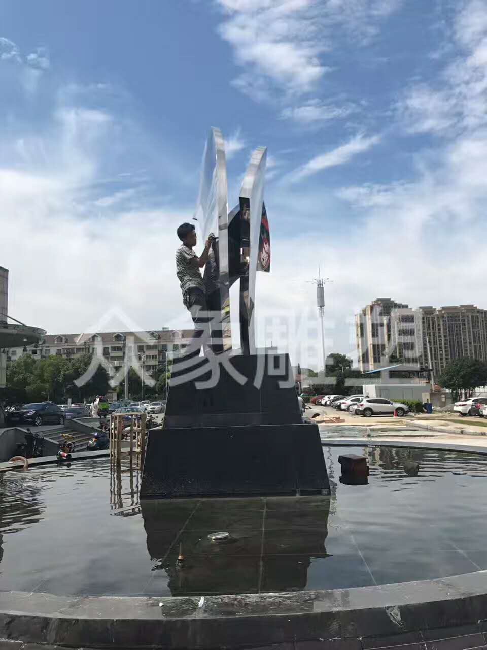大成鎮(zhèn)蘇州醫(yī)院不銹鋼鏡面雕塑