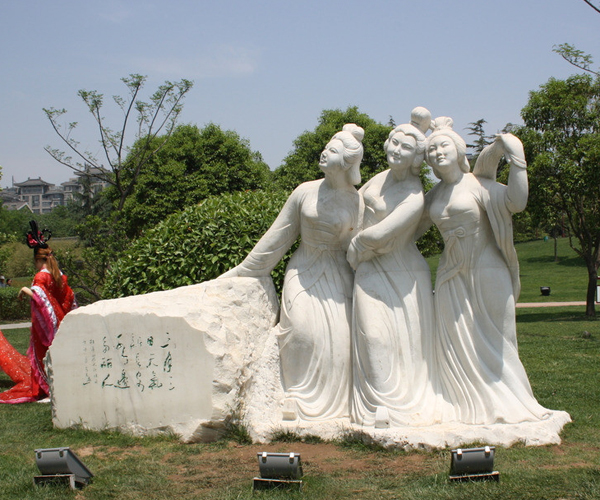 圖木舒克漢白玉唐代侍女雕塑