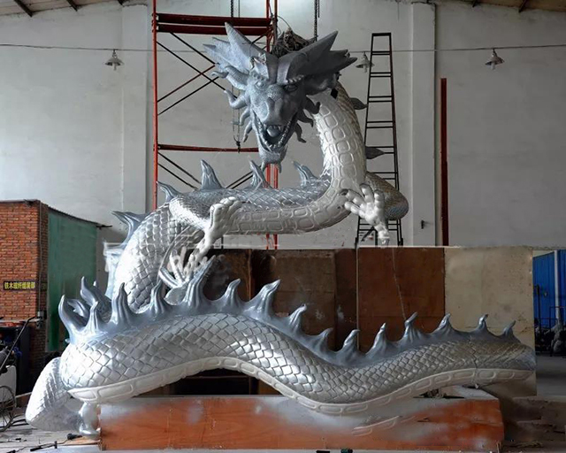 圖木舒克眾象雕塑●玻璃鋼雕塑藝術(shù)的裝飾性與制作工藝