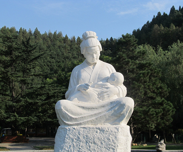圖木舒克漢白玉雕塑之母親