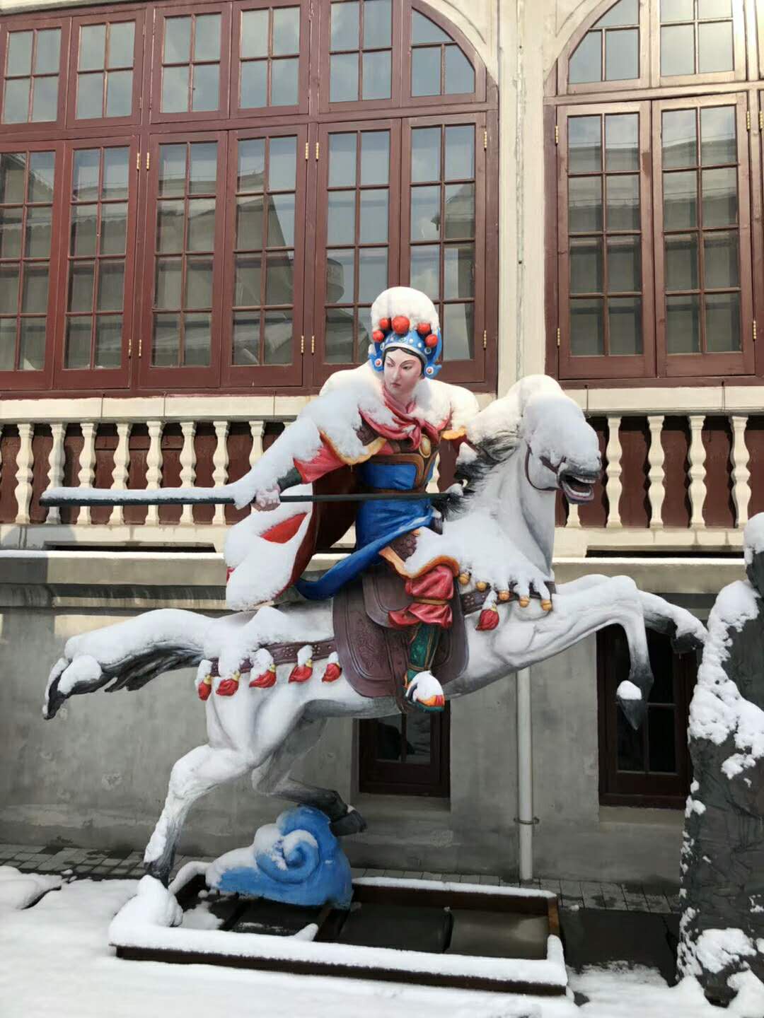 蘇州眾象雕塑——不畏嚴寒 雪中傲骨